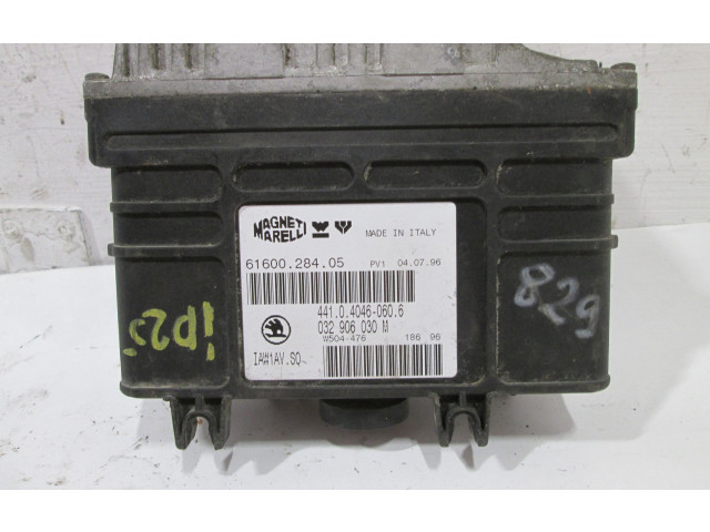 Řídící jednotka 032906030M   Volkswagen Golf III 1996