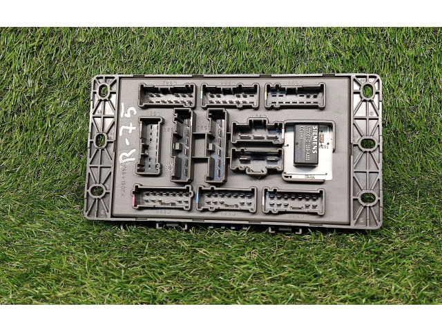 Блок предохранителей YQE103138, 518174503   Rover 75  