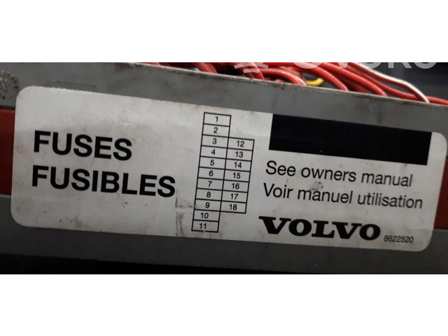 Блок предохранителей  9162316   Volvo S80    