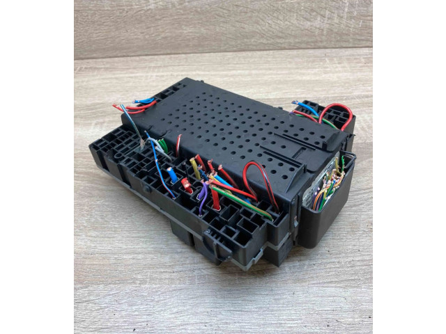 Блок предохранителей 9441584, 9441582   Volvo S80