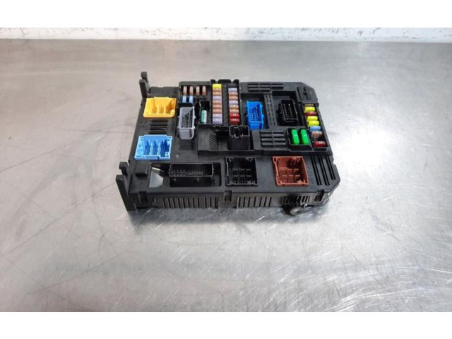 Блок предохранителей  9832881080   Peugeot 2008 II    