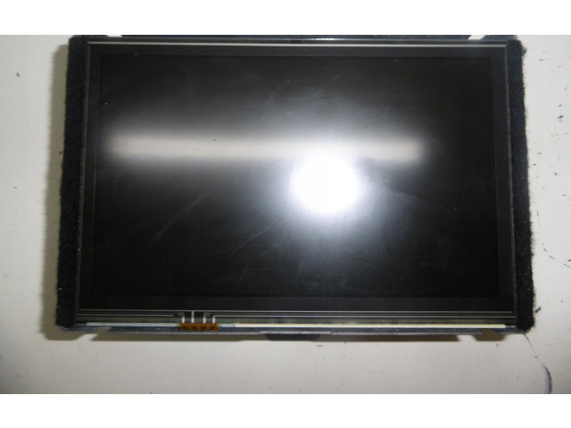 Радио/ проигрыватель CD/DVD / навигация