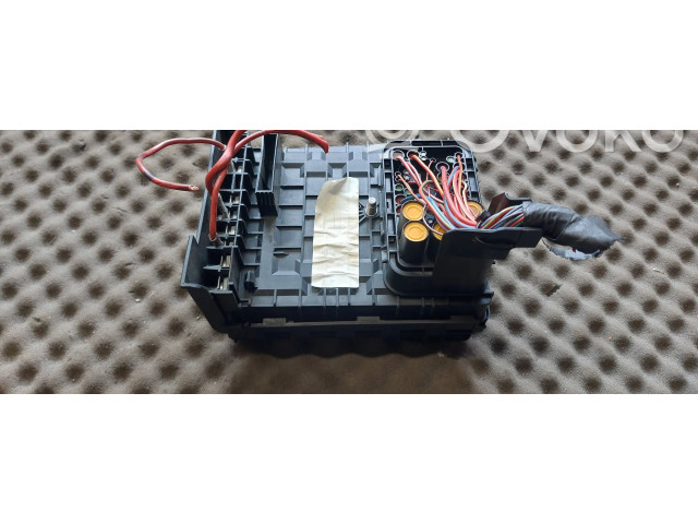 Блок предохранителей 1718130 Audi Q3 8U