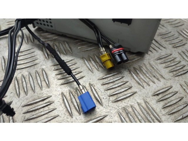 Радио/ проигрыватель CD/DVD / навигация