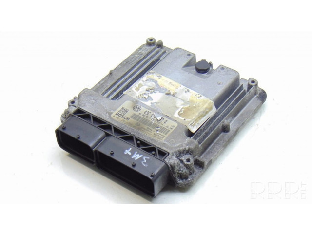 Блок управления двигателя 03C906032Q Volkswagen Golf V