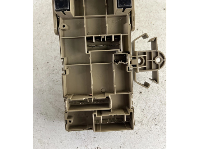 Блок предохранителей 82201AG041, 802221 Subaru Outback