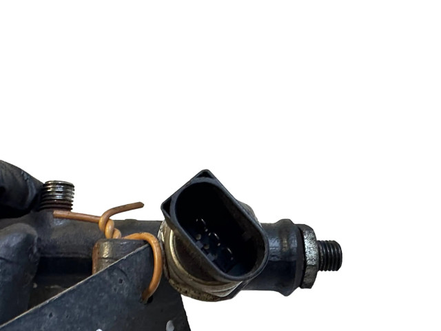 Топливная рампа A2C20001297 Jaguar S-Type 2.7