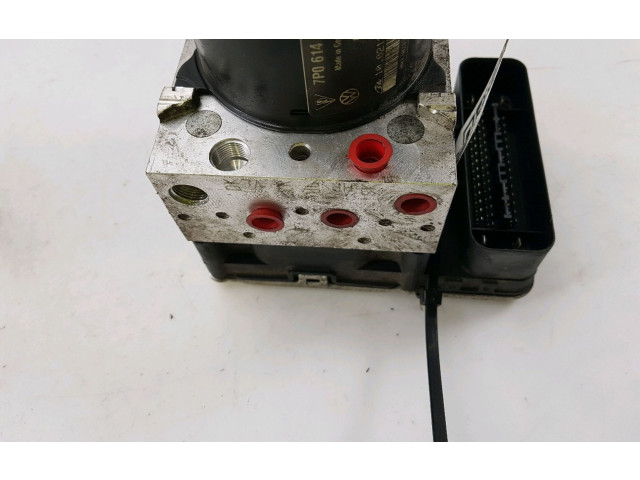 Jednotka ABS 7P0614517PBEF Volkswagen Touareg II 2014