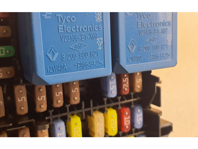 Блок предохранителей 8200900821, V23136B1X67 Dacia Spring