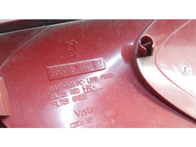 Задний фонарь правый 9680157980, VP7PFX13404A Peugeot 207 CC 2007-2014 года