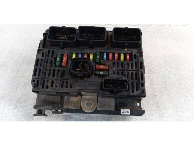 Блок предохранителей S118983002J   Renault Clio II    