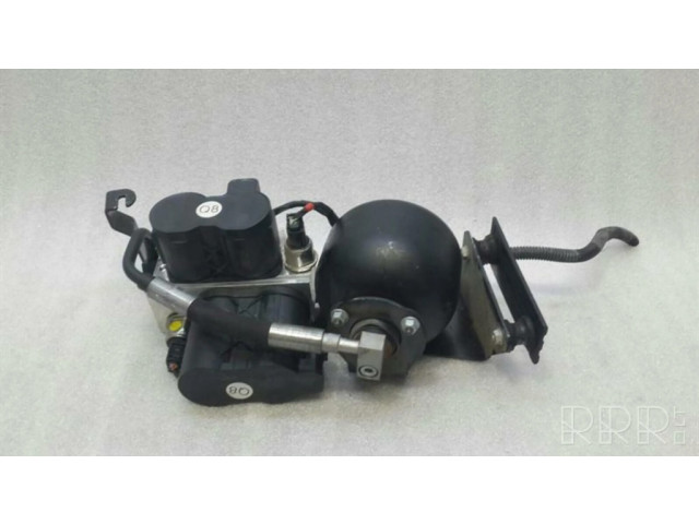 Другая деталь отсека двигателя