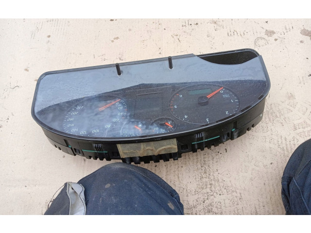 Přístrojová deska Volkswagen Transporter - Caravelle T5 2007 T525JYUTRH00