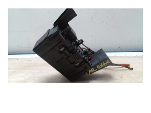 Блок предохранителей Opel Meriva B