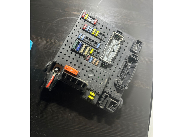 Блок предохранителей 30728512, 28017881   Volvo V70    