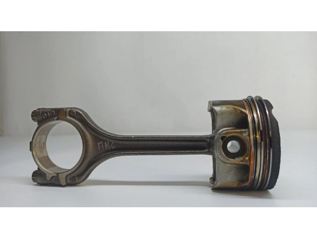 Шатун 04E107065DC, 04E198401L Skoda Fabia Mk3 (NJ) для бензинового двигателя