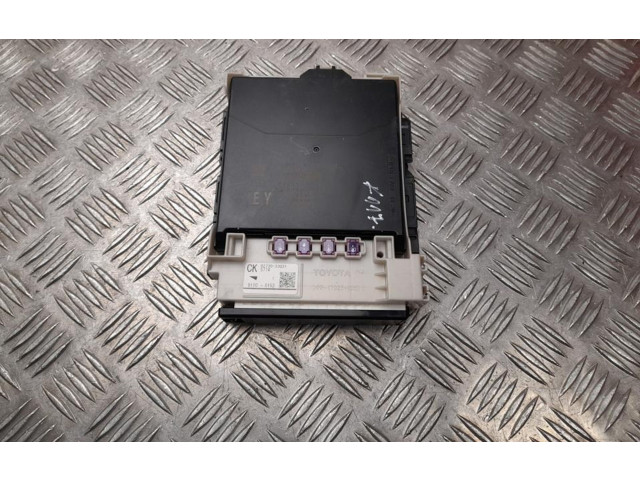 Pojistková skříňka 8273033Q31, 8922133E20 Toyota Camry VIII XV70 2020