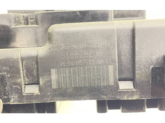 Блок предохранителей 30728008, 518828108   Volvo V70    