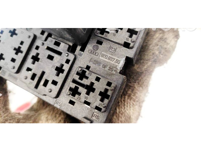 Блок предохранителей  1K0937507, 1K0937507   Volkswagen Touran I    