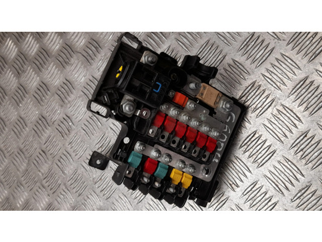 Pojistková skříňka 101327200F Tela Model S 2015