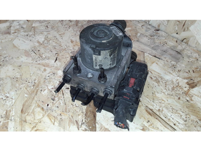 Блок АБС 1K0907379N, 1K0614117F Volkswagen Golf V 2003-2009 года