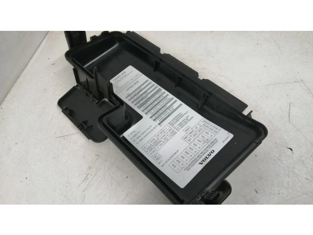 Крышка блока предохранителей 30728133 Volvo XC70