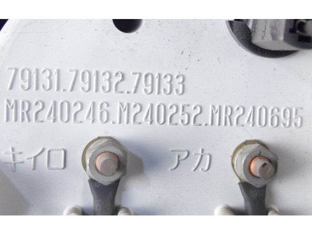 Панель приборов MR240246, M240252 Mitsubishi Pajero Sport I