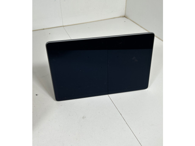 Дисплей Tesla Model Y