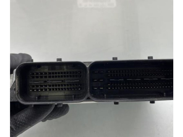 Блок управления двигателя 55583654   Opel Meriva B