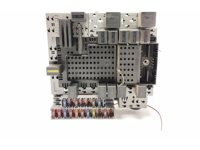 Блок предохранителей 30679527   Volvo S80    