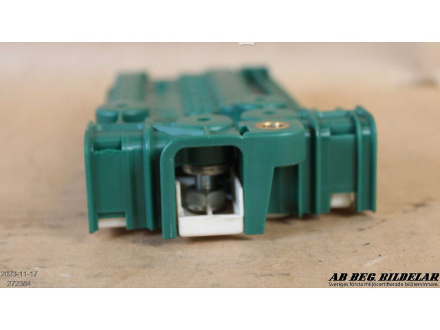 Pojistková skříňka BMW 5 E39 2001