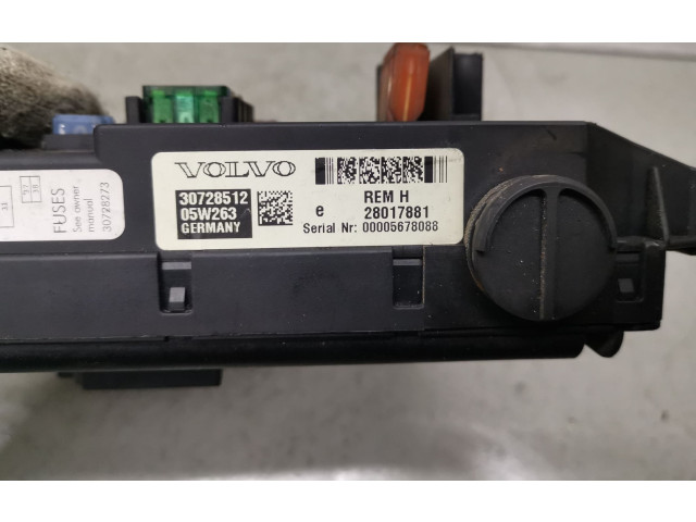 Блок предохранителей 30728512, 05W263   Volvo S80    