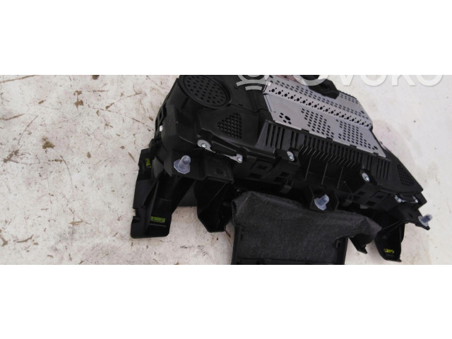 Přístrojová deska Volkswagen Touareg II 2010 7P6920980A