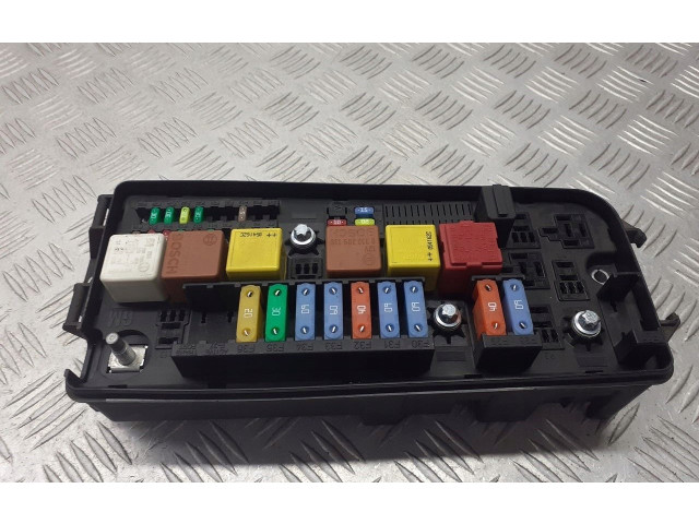 Pojistková skříňka 13205802 Opel Vectra C 2005