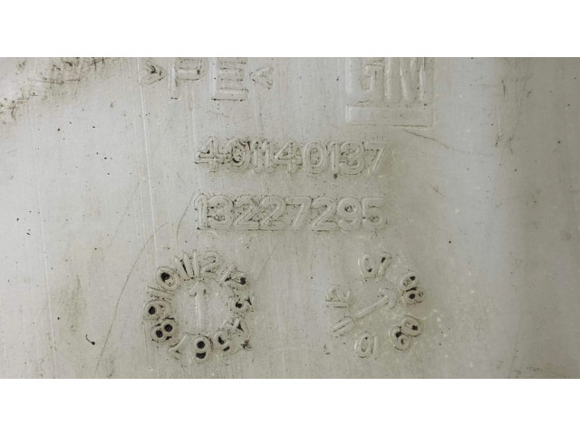 Бачок оконной жидкости    