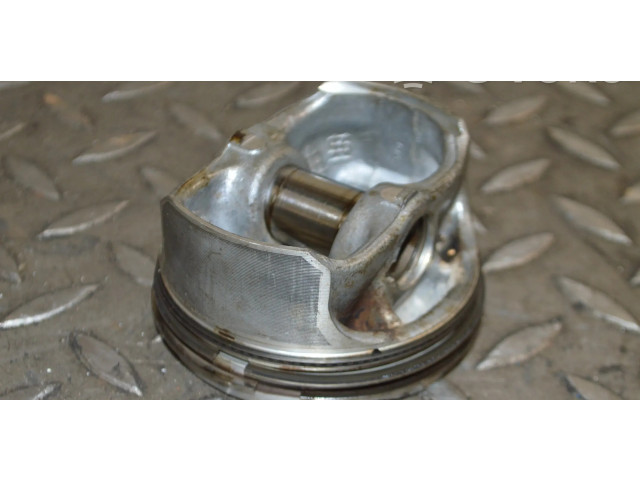 Píst    BMW 1 E81 E87  pro benzínový motor 2.0 N43 B20 A 