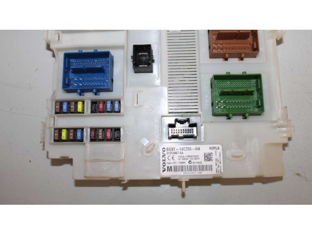 Блок предохранителей Volvo XC70