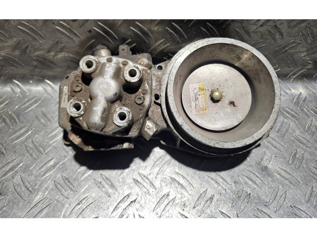 Vstřikovací lišta 0438121076, 051133353 Volkswagen PASSAT B3