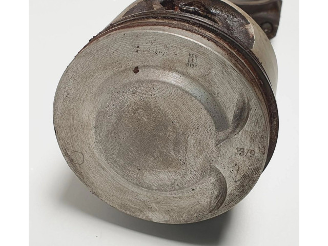  Поршень с шатуном  B63049  Volvo 940  