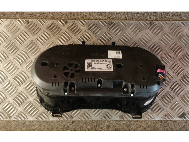 Панель приборов 5E0920951E   Skoda Octavia Mk3 (5E)       