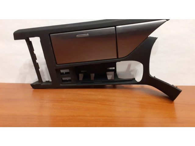 Другая центральная деталь консоли (туннеля)