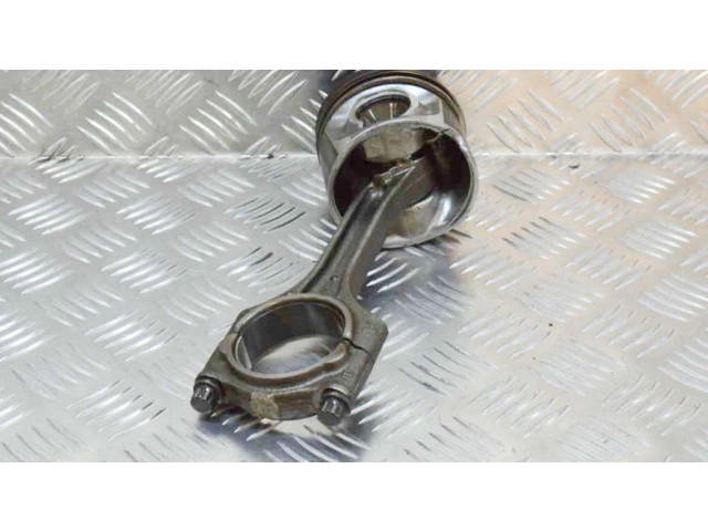 Píst 8631505, 31339777 Volvo V40 pro naftový motor 2.0 D 5204 T4