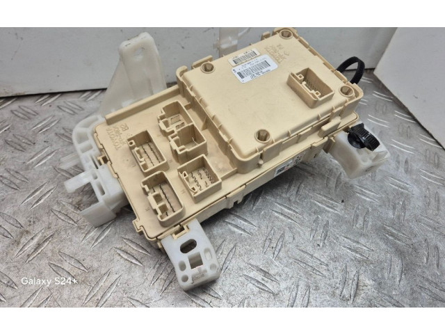 Блок предохранителей 892210F010 Toyota Corolla Verso AR10