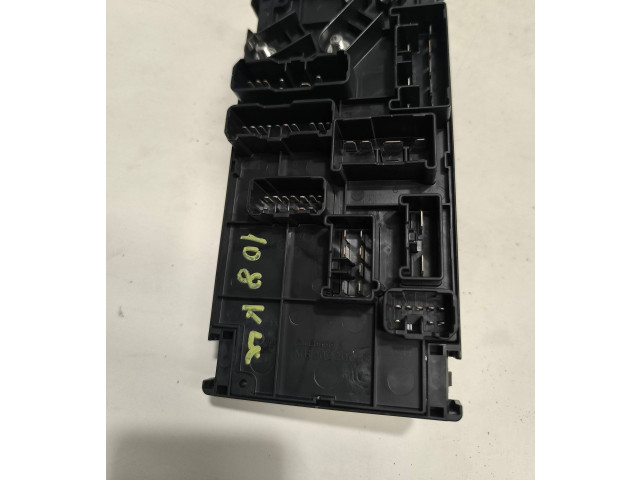 Блок предохранителей 82241SC020, 911085   Subaru Forester SH    