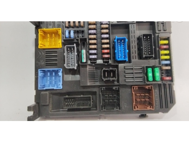 Блок предохранителей 983288028000 Peugeot 2008 I