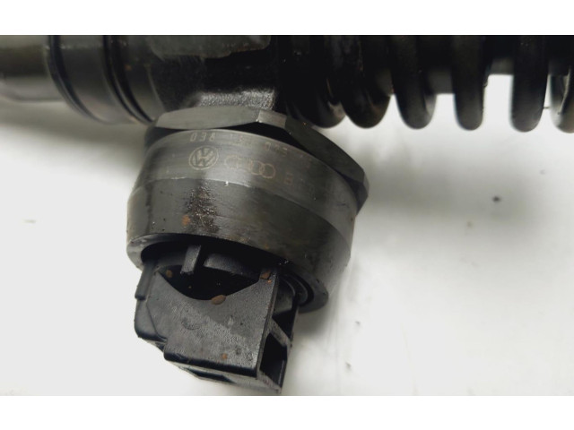 Форсунка 038130073AG    Audi A3 S3 8P   