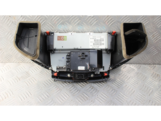 Радио/ проигрыватель CD/DVD / навигация