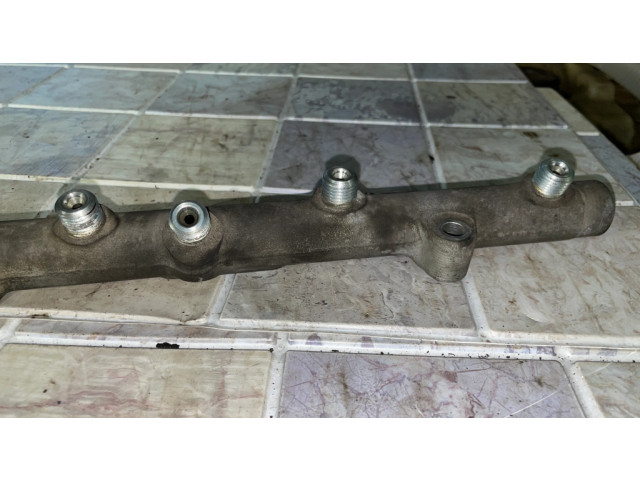 Vstřikovací lišta 0281002260 BMW 5 E39 pro naftový motor 3.0