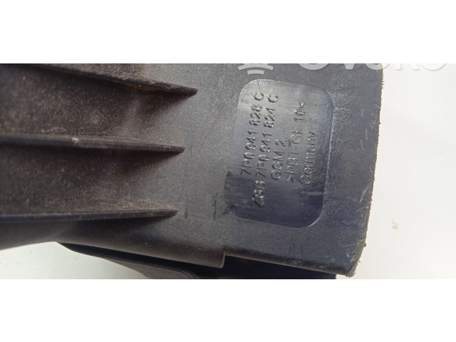 Pojistková skříňka 7P0941828C Volkswagen Touareg II 2012