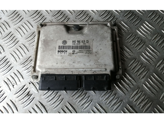 Блок управления двигателя 045906019CD, 0281012749   Skoda Fabia Mk2 (5J)